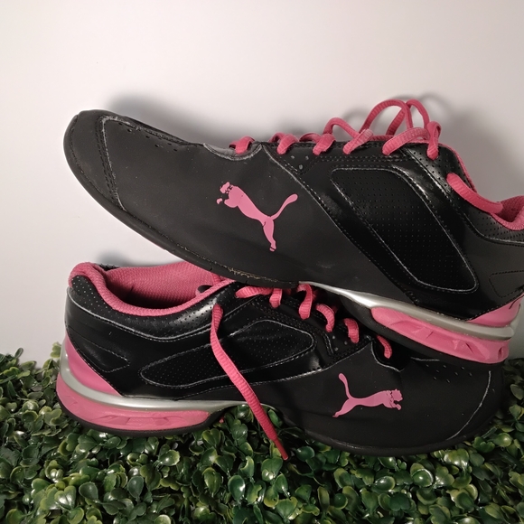 Puma Black Women's Athletic Sneakers with Pink Accents - Picture 4 of 8